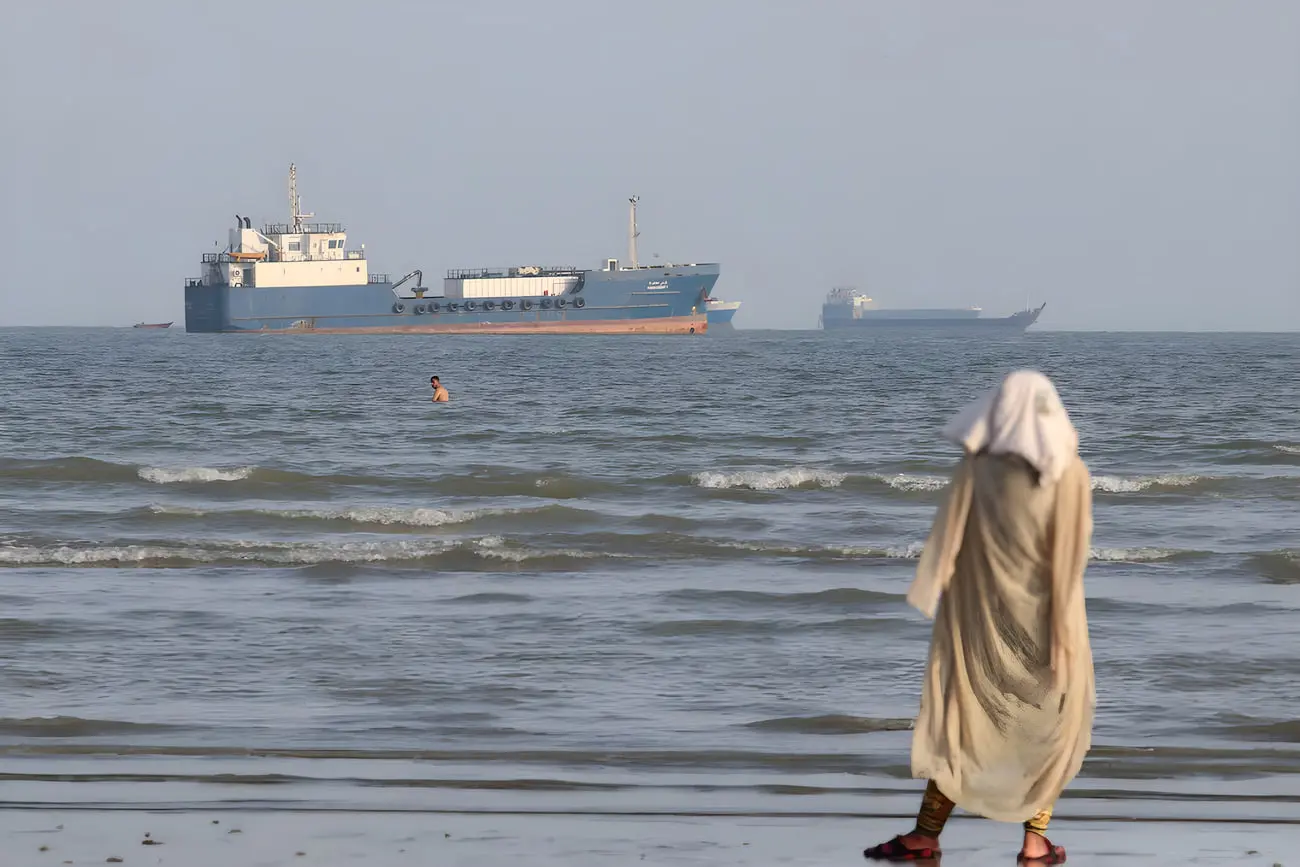 cargo-ships-hormuz-strait-6acf2497984d89e2b048be07