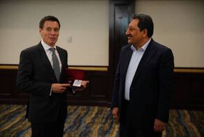 عالی‌ترین نشان افتخار اتحادیه اقتصادی اوراسیا به وزیر صمت ایران اعطا شد