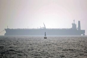 حادثه تازه در تنگه هرمز؛ یک شناور حامل گاز هدف قرار گرفت