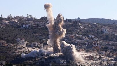 حملات گسترده اسرائیل به جنوب لبنان؛ الخیام هدف انفجار بزرگ قرار گرفت