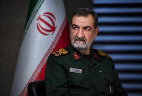 ترامپ میان مذاکره و جنگ گرفتار شده است