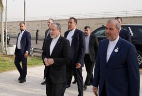 عراقچی در بدو ورود به بغداد به شهید سلیمانی و ابومهدی المهندس ادای احترام کرد