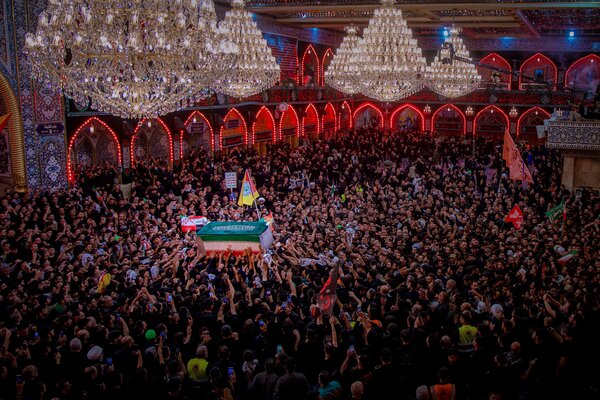 در مراسم چهلم بزرگداشت رهبر شهید در حرم شاهچراغ؛ بازخوانی ویژگی‌های اخلاقی ایشان از زبان مردم