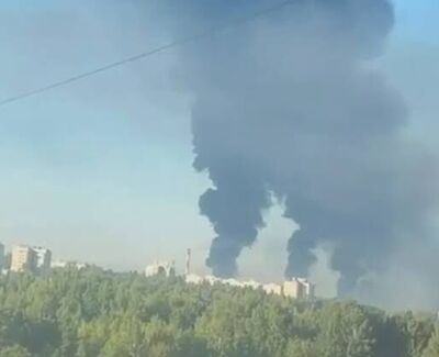 آتش‌سوزی در پالایشگاه نفت یاروسلاول روسیه پس از حمله پهپادی اوکراین