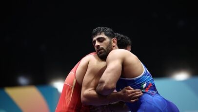 محمدهادی ساروی با دو پیروزی قاطع به نیمه‌نهایی کشتی فرنگی قهرمانی جهان رسید