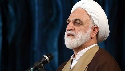 در کنار مجاهدت مردم در حمایت از رزمندگان همه کارگزاران را مکلف به حمایت دولت هستیم