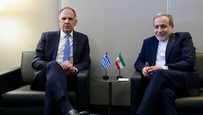 رایزنی عراقچی و وزیر خارجه یونان در نیویورک؛ تأکید بر گسترش همکاری‌ها