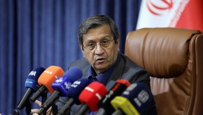 هشدار همتی به بازار ارز؛ بانک مرکزی تماشاگر نوسانات نمی‌ماند