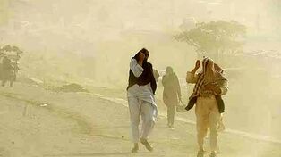 کاهش ساعت کاری ادارات سیستان و بلوچستان به دلیل طوفان و گرد و غبار