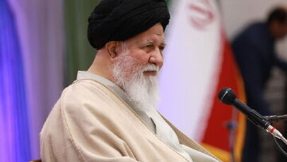 امام جمعه مشهد: مردم اروپا و آمریکا نکبت‌زدگی را حس می‌کنند 