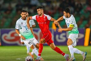 پرسپولیس با شکست ذوب‌آهن به یک قدمی صدر رسید